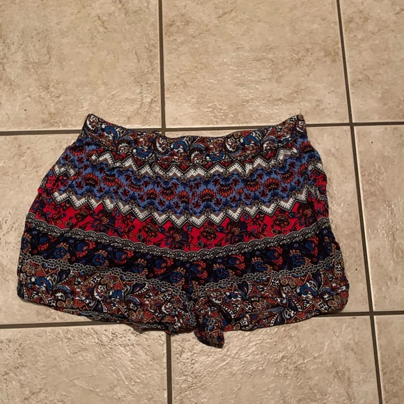 Patterned Shorts - Picture 3 of 5